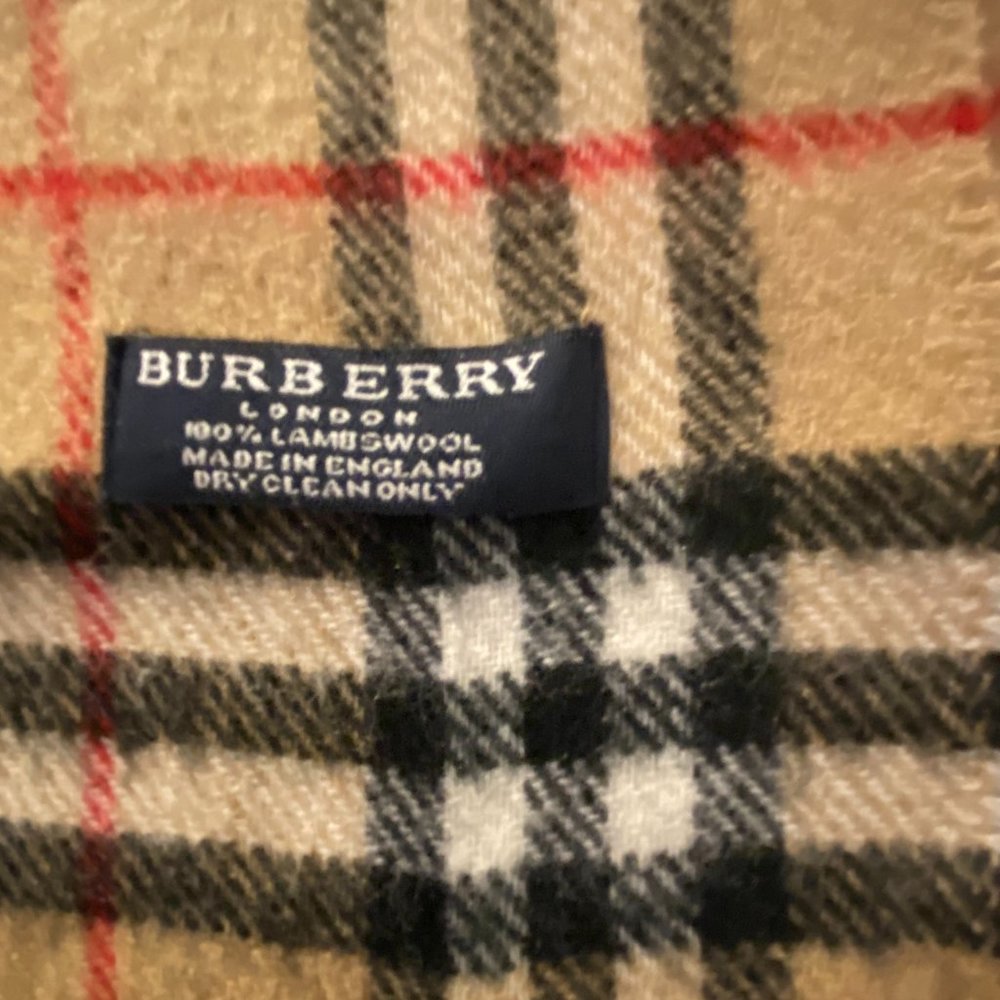 Unisex Burberry scarf authentic normal condition cashmere lambs wool fabric
